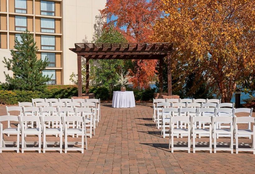 בית מלון כפרי Kansas City Airport Marriott