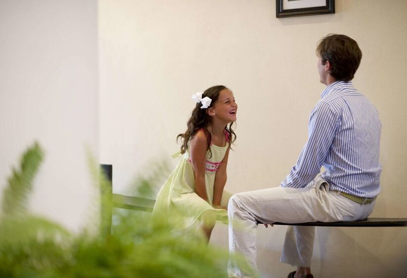 هتل Kings Courtyard Inn