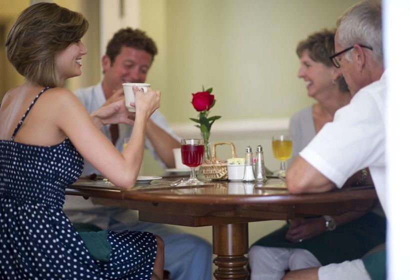 ホテル Kings Courtyard Inn