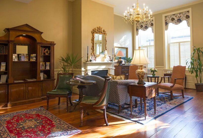 هتل Kings Courtyard Inn