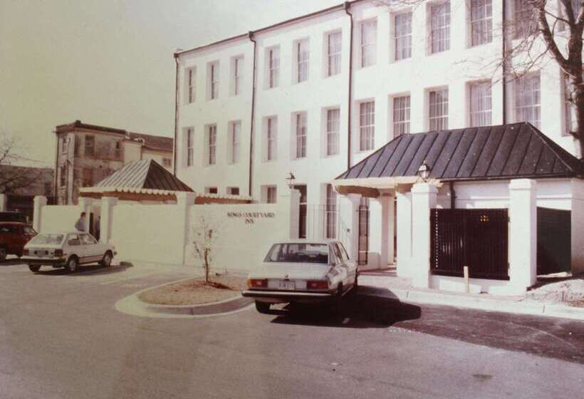 ホテル Kings Courtyard Inn