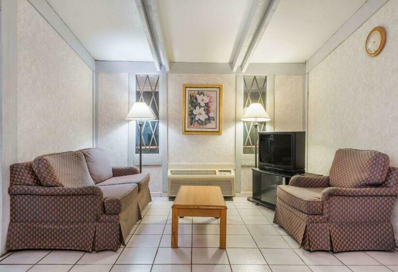 בית מלון כפרי Knights Inn Franklin, Oh