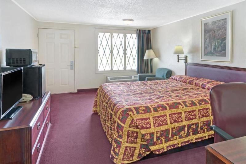 בית מלון כפרי Knights Inn Pittsburgh Bridgeville