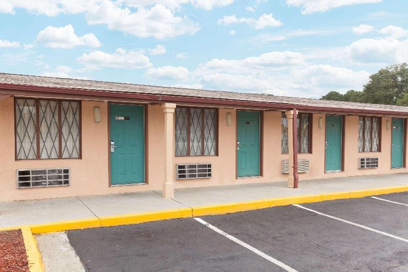 فندق Knights Inn Tucker