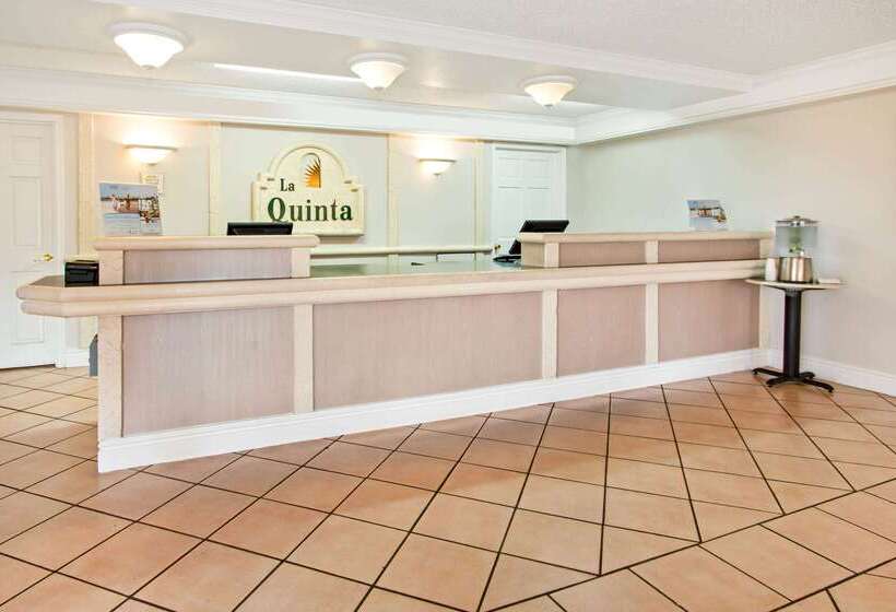 בית מלון כפרי La Quinta Inn By Wyndham Albuquerque Airport