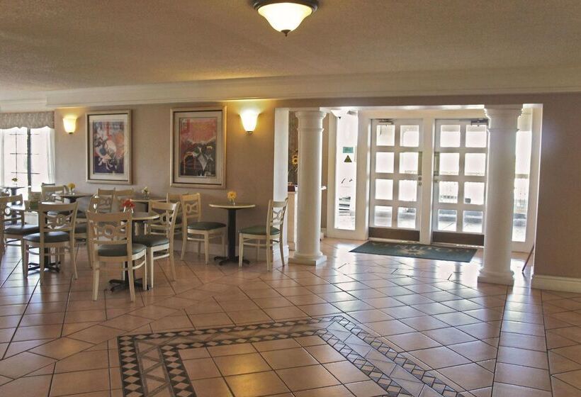 בית מלון כפרי La Quinta Inn By Wyndham Albuquerque Airport