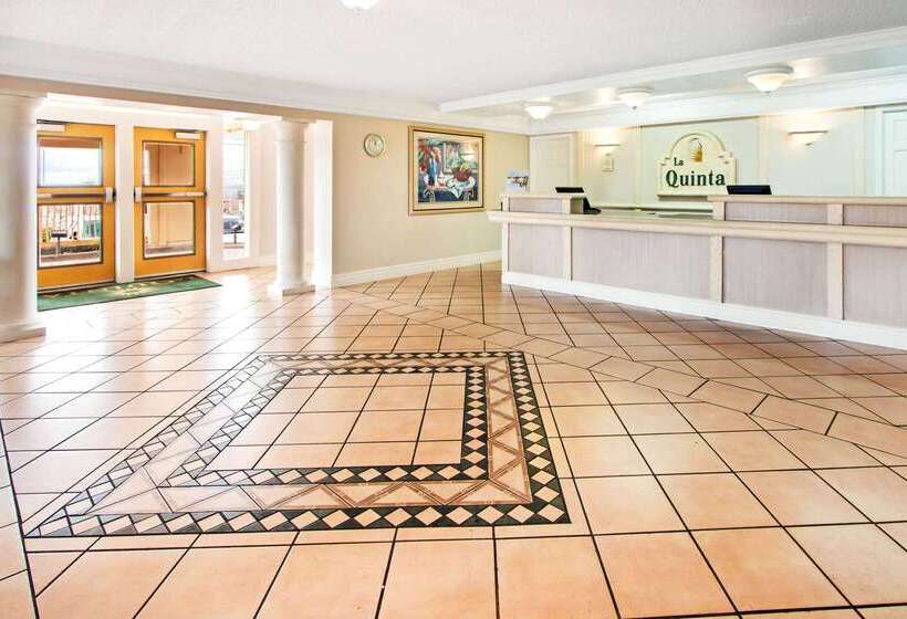 בית מלון כפרי La Quinta Inn By Wyndham Albuquerque Airport