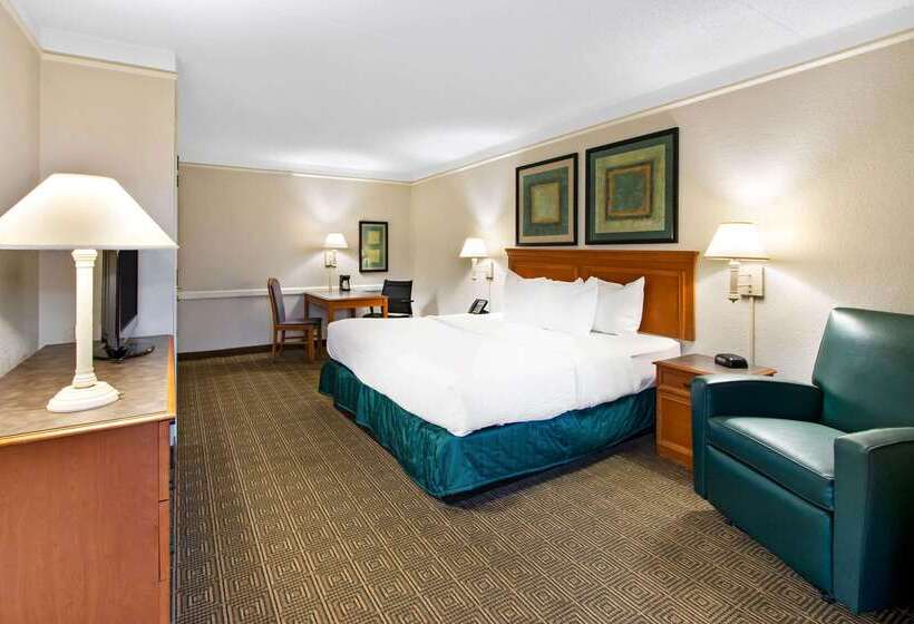 בית מלון כפרי La Quinta Inn By Wyndham Albuquerque Airport