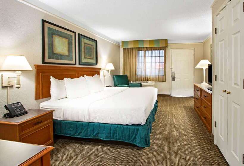 בית מלון כפרי La Quinta Inn By Wyndham Albuquerque Airport