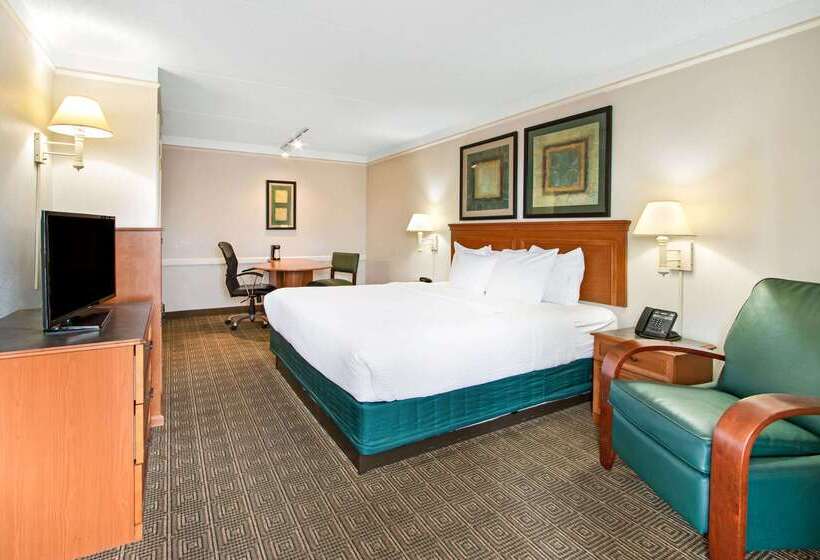 בית מלון כפרי La Quinta Inn By Wyndham Albuquerque Airport