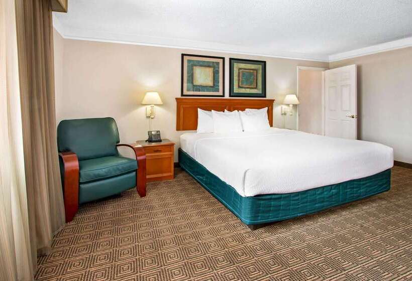 בית מלון כפרי La Quinta Inn By Wyndham Albuquerque Airport