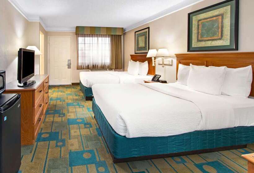 בית מלון כפרי La Quinta Inn By Wyndham Albuquerque Airport