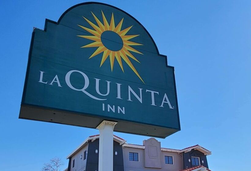 בית מלון כפרי La Quinta Inn By Wyndham Albuquerque Airport