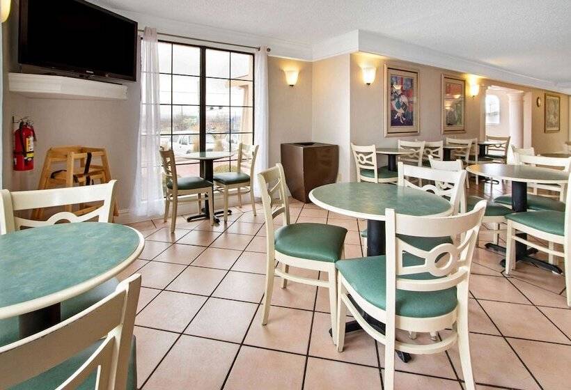 בית מלון כפרי La Quinta Inn By Wyndham Albuquerque Airport