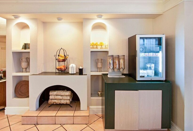 בית מלון כפרי La Quinta Inn By Wyndham Albuquerque Airport