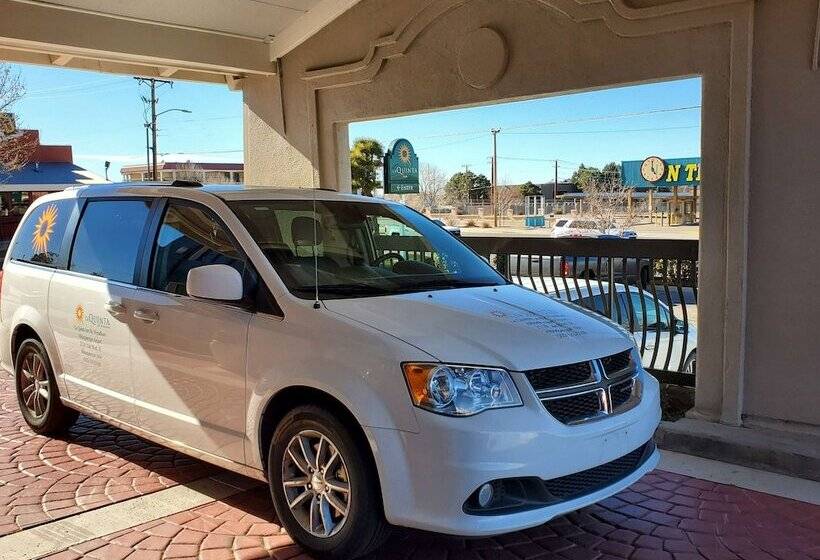 בית מלון כפרי La Quinta Inn By Wyndham Albuquerque Airport