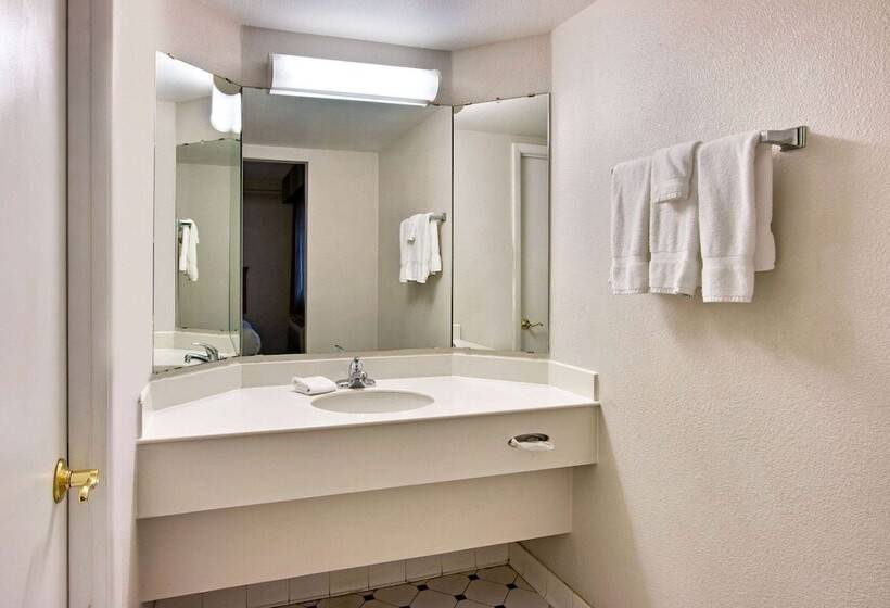 בית מלון כפרי La Quinta Inn By Wyndham Albuquerque Airport