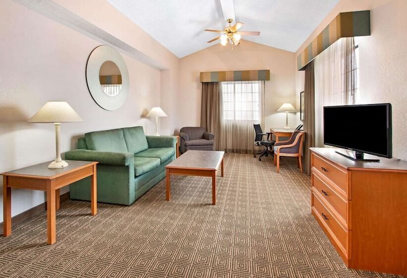 בית מלון כפרי La Quinta Inn By Wyndham Albuquerque Airport