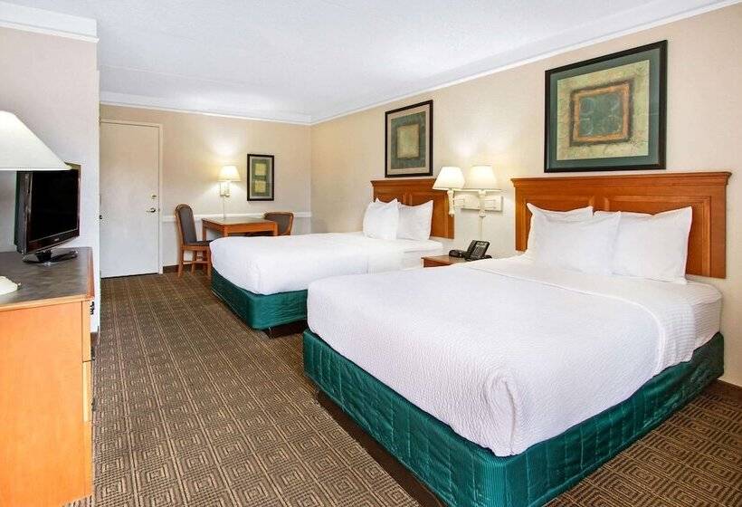 בית מלון כפרי La Quinta Inn By Wyndham Albuquerque Airport