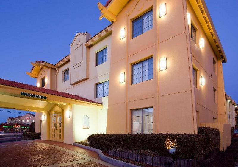 בית מלון כפרי La Quinta Inn By Wyndham Albuquerque Airport