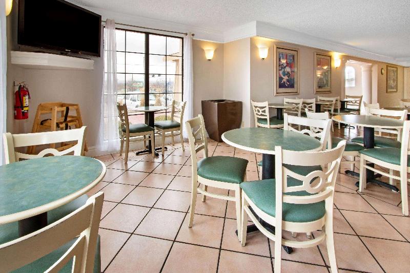 בית מלון כפרי La Quinta Inn By Wyndham Albuquerque Airport