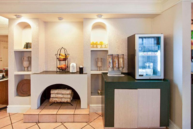 בית מלון כפרי La Quinta Inn By Wyndham Albuquerque Airport