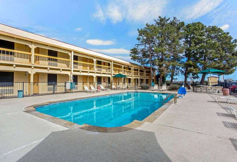 בית מלון כפרי La Quinta Inn By Wyndham And Conference Center San Angelo