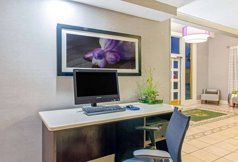 בית מלון כפרי La Quinta Inn By Wyndham And Conference Center San Angelo