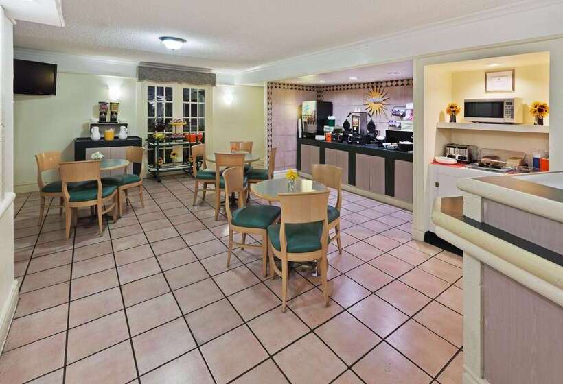 호텔 La Quinta Inn By Wyndham Austin Oltorf