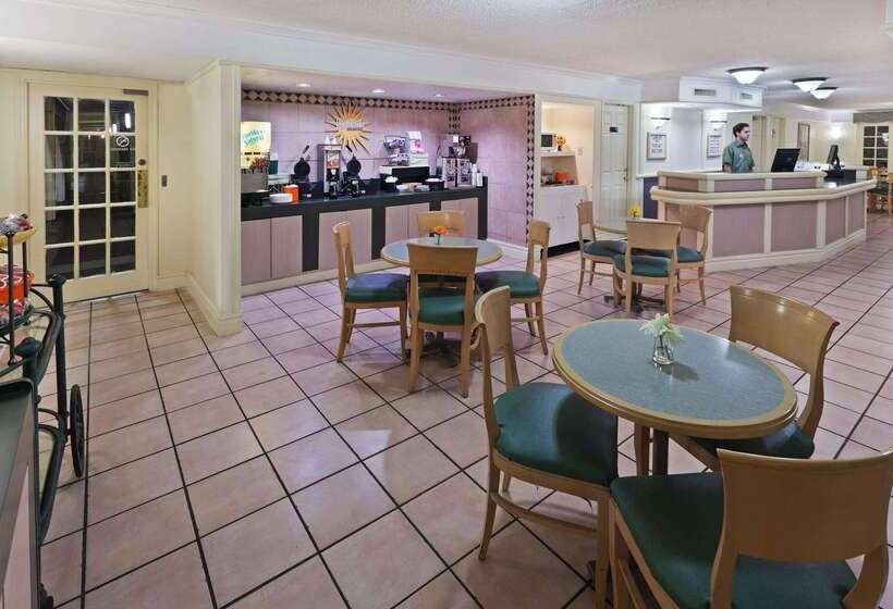 فندق La Quinta Inn By Wyndham Austin Oltorf