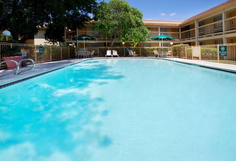 فندق La Quinta Inn By Wyndham Austin Oltorf