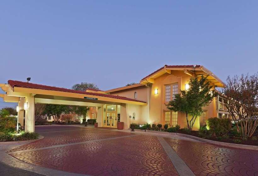 فندق La Quinta Inn By Wyndham Austin Oltorf