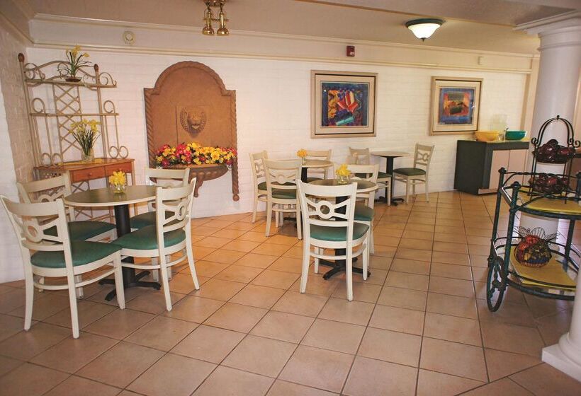 호텔 La Quinta Inn By Wyndham Bakersfield South