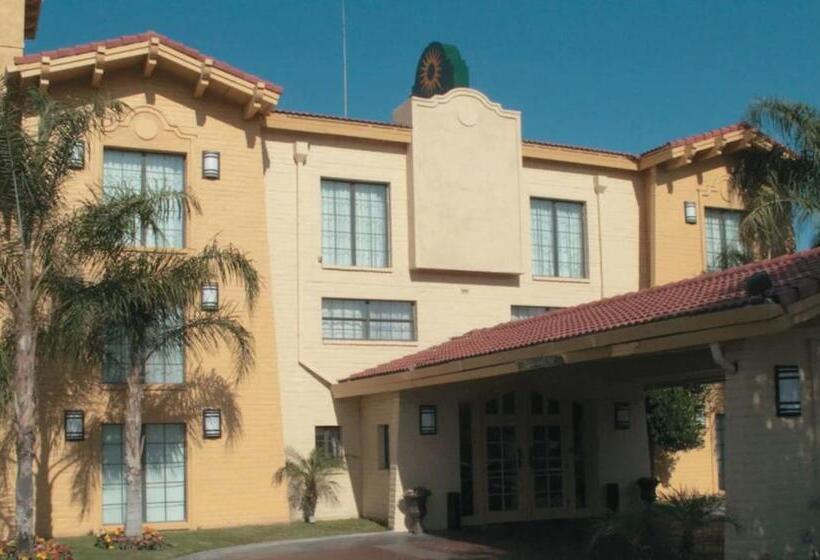 فندق La Quinta Inn By Wyndham Bakersfield South