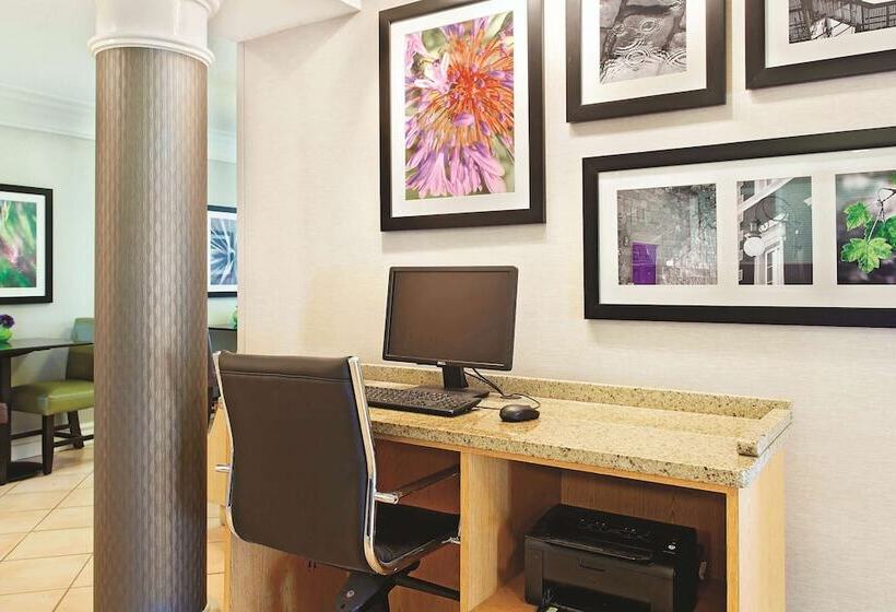 Отель La Quinta Inn By Wyndham Champaign