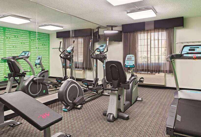 Отель La Quinta Inn By Wyndham Champaign