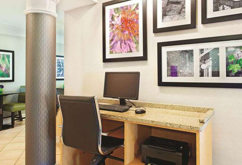 Отель La Quinta Inn By Wyndham Champaign