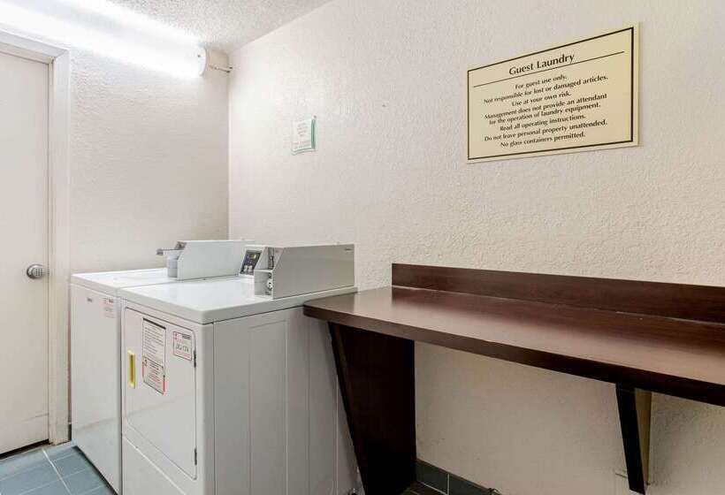 Отель La Quinta Inn By Wyndham Champaign