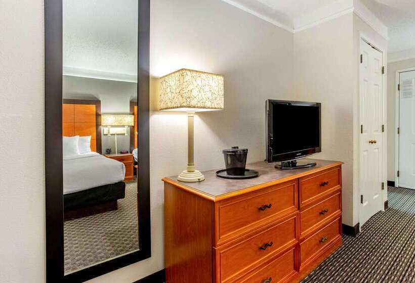 Отель La Quinta Inn By Wyndham Champaign