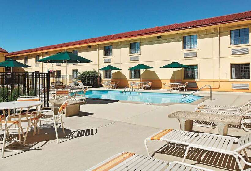 Отель La Quinta Inn By Wyndham Champaign