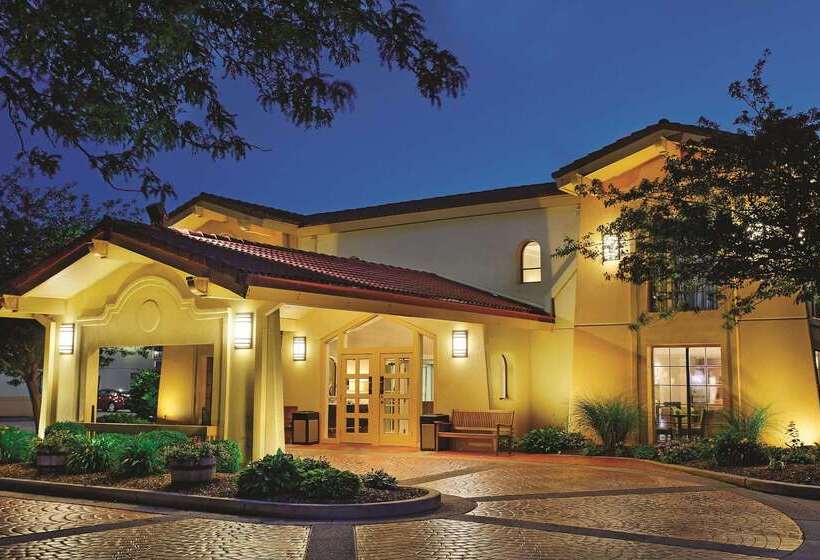 Отель La Quinta Inn By Wyndham Champaign