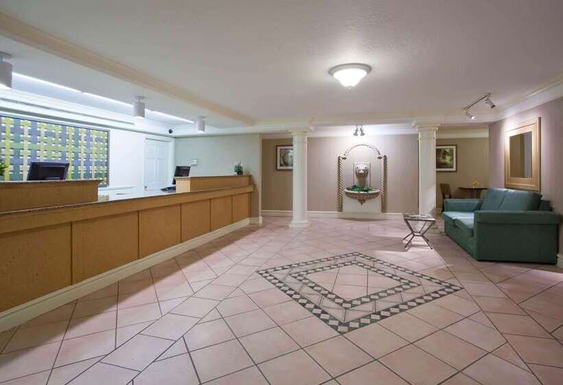 ホテル La Quinta Inn By Wyndham Cheyenne