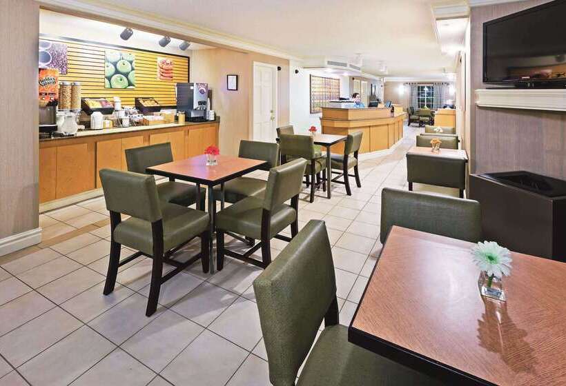 בית מלון כפרי La Quinta Inn By Wyndham Corpus Christi North