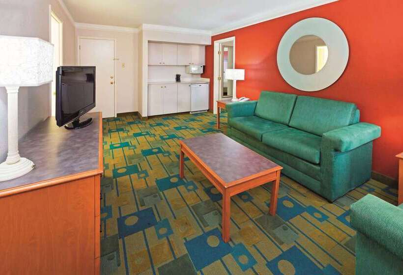 בית מלון כפרי La Quinta Inn By Wyndham Corpus Christi North