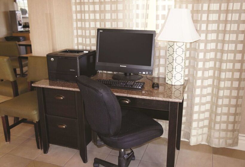 בית מלון כפרי La Quinta Inn By Wyndham Corpus Christi North