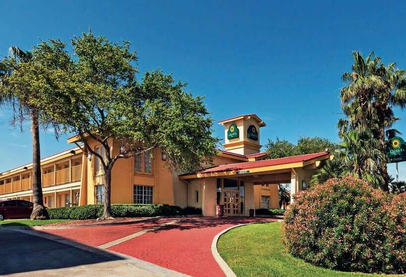 בית מלון כפרי La Quinta Inn By Wyndham Corpus Christi North
