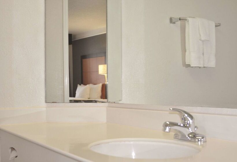 هتل La Quinta Inn By Wyndham Dallas Uptown