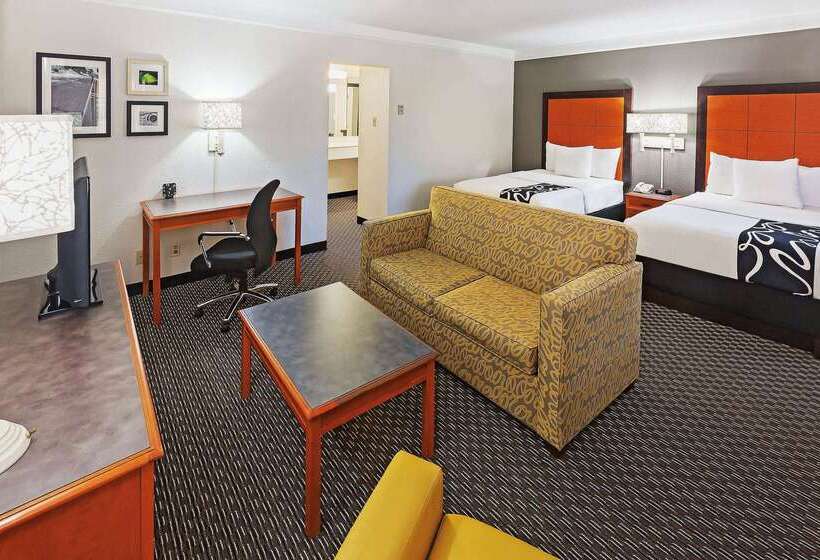 בית מלון כפרי La Quinta Inn By Wyndham Dallas Uptown