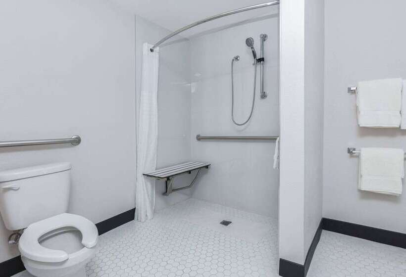 בית מלון כפרי La Quinta Inn By Wyndham Dallas Uptown