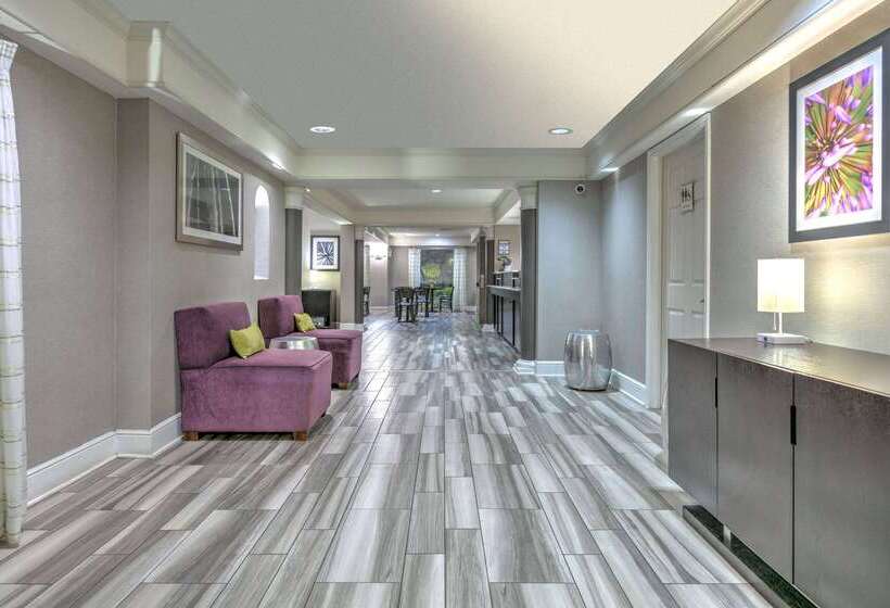 בית מלון כפרי La Quinta Inn By Wyndham Dallas Uptown